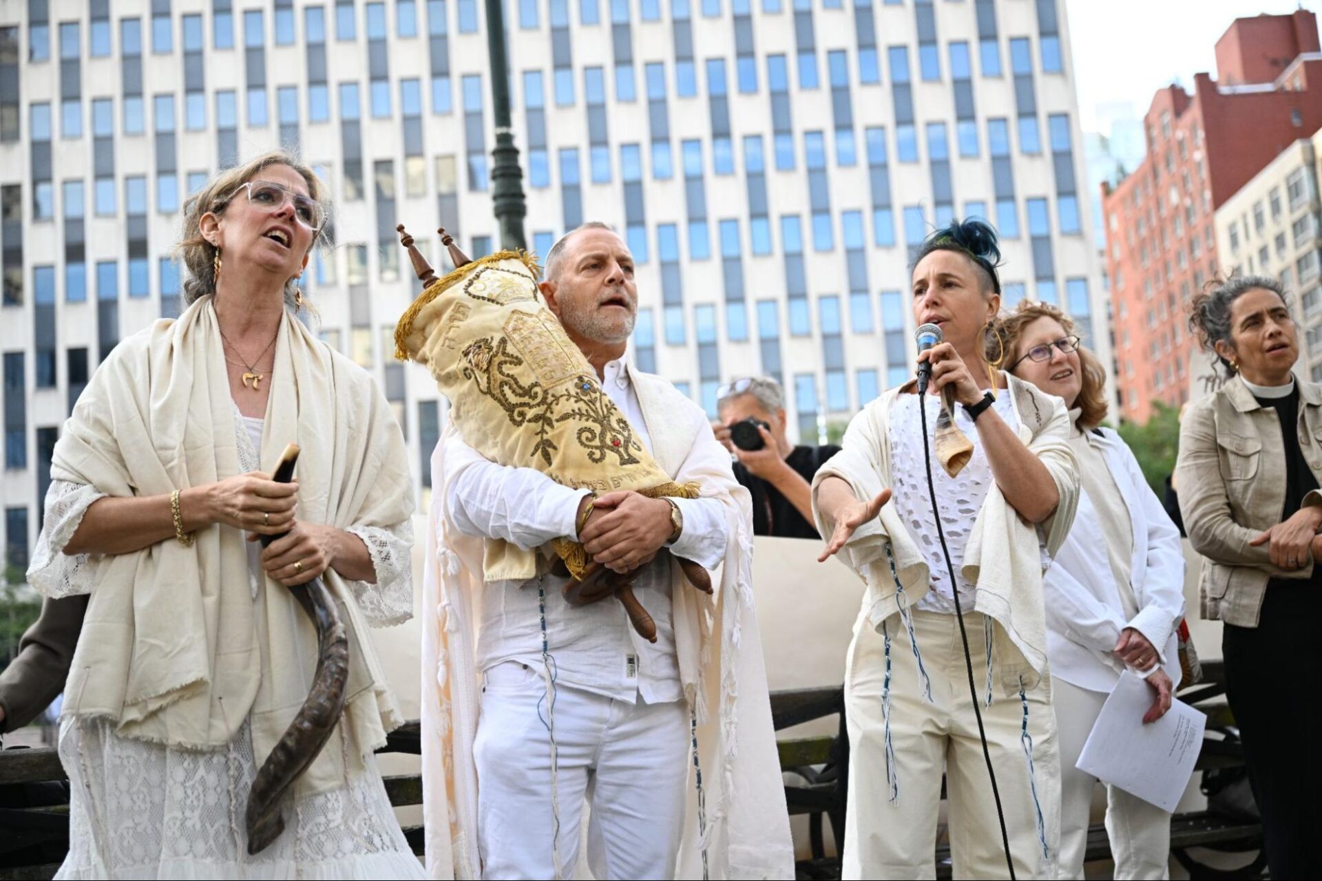 All-Faith Atonement Vigil Rally for Justice and Peace on Yom Kippur outside of the ICE offices calling for dignity, equity and justice for all who seek shelter and safety in this land.